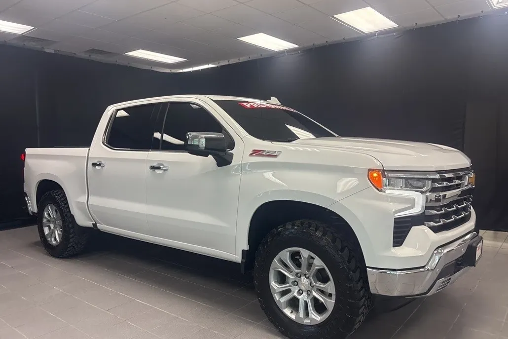 2025 Chevrolet Silverado 1500 LTZ photo 1