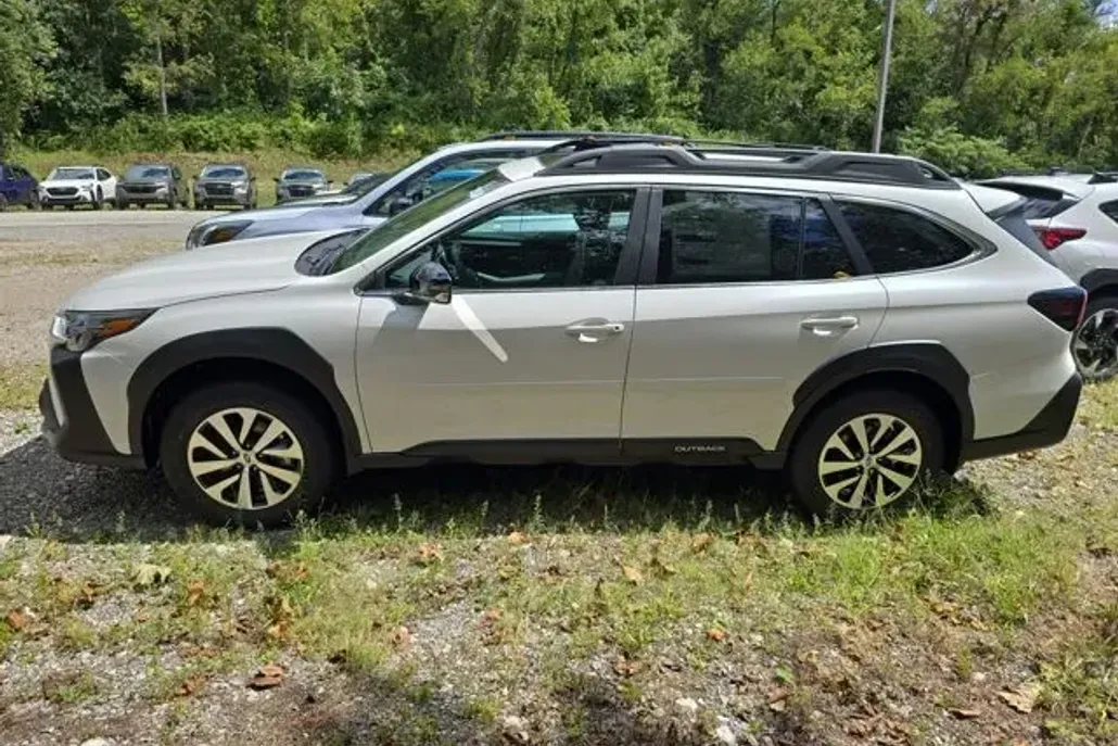 2025 Subaru Outback Premium photo 1