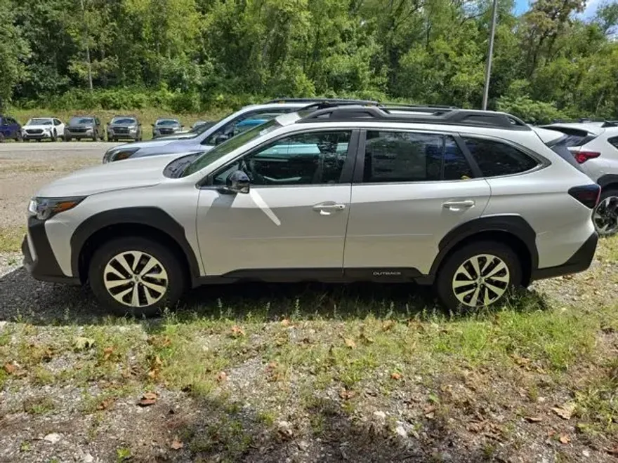 2025 Subaru Outback Premium photo 1
