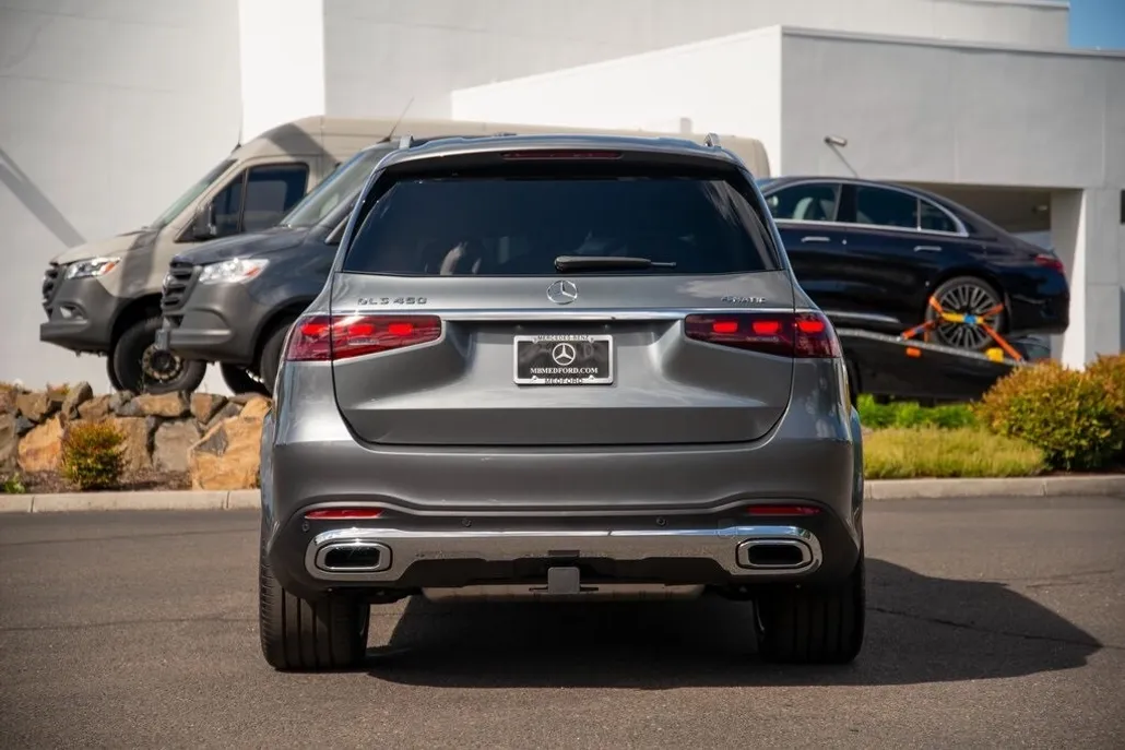 2025 Mercedes Benz GLS 450 4MATIC photo 1