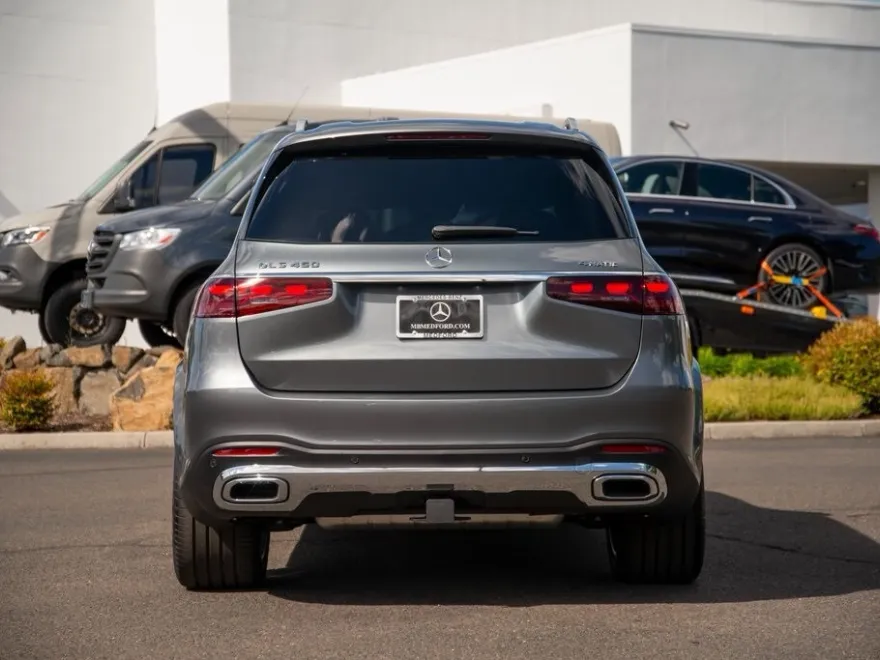 2025 Mercedes Benz GLS 450 4MATIC photo 1