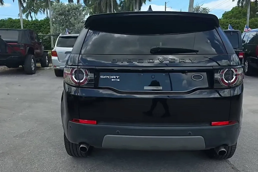 2017 Land Rover Discovery Sport HSE photo 1