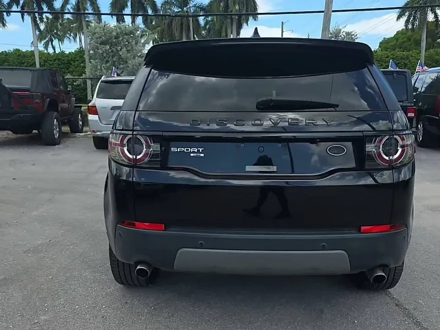 2017 Land Rover Discovery Sport HSE photo 1