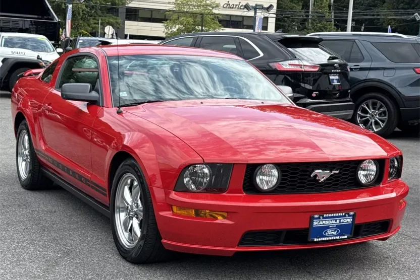2005 Ford Mustang V6 Premium photo 1