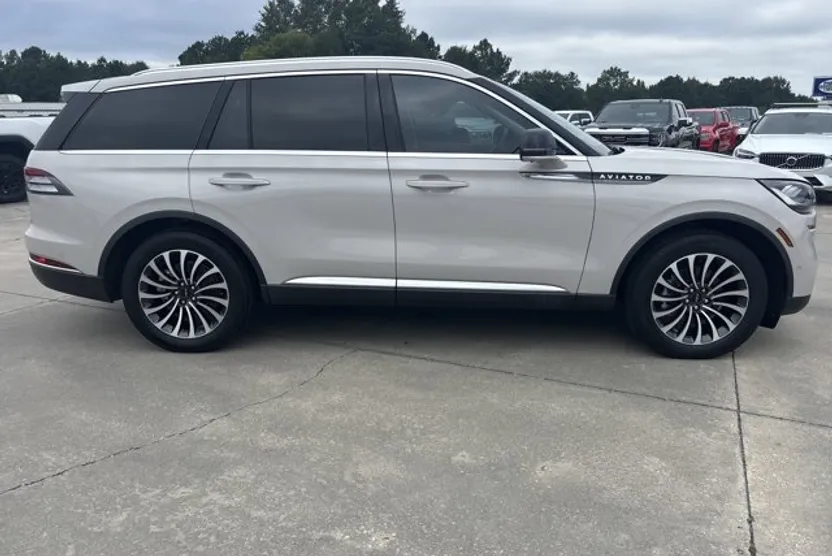 2023 Lincoln Aviator Reserve photo 1
