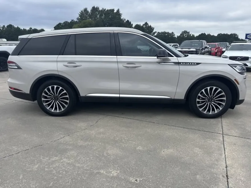 2023 Lincoln Aviator Reserve photo 1