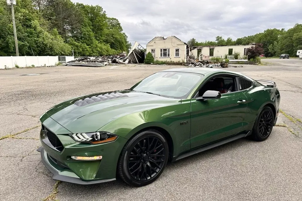 2022 Ford Mustang GT Premium photo 1