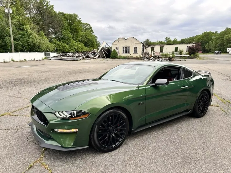 2022 Ford Mustang GT Premium photo 1
