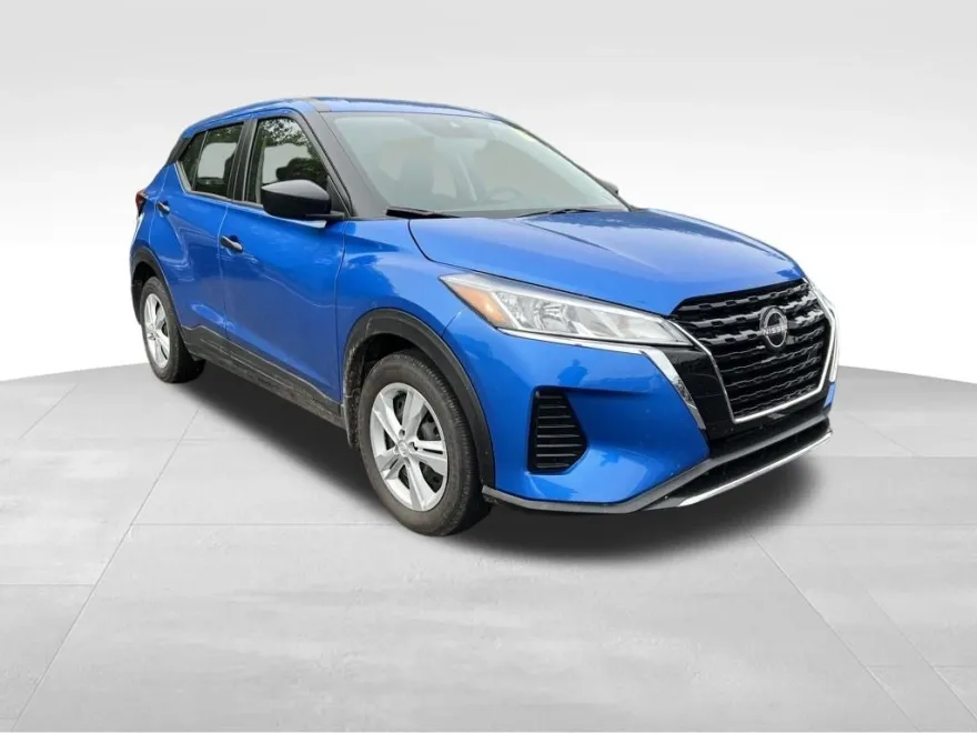 2025 Nissan Kicks Play S photo 1