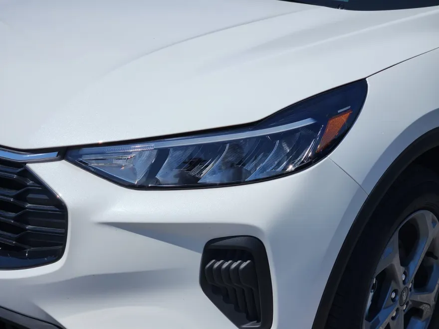 2025 Ford Escape ST-Line photo 1