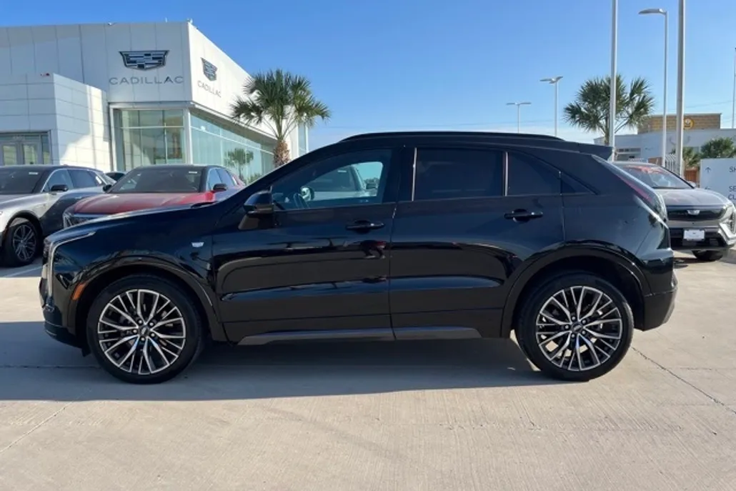 2024 Cadillac XT4 Sport photo 1