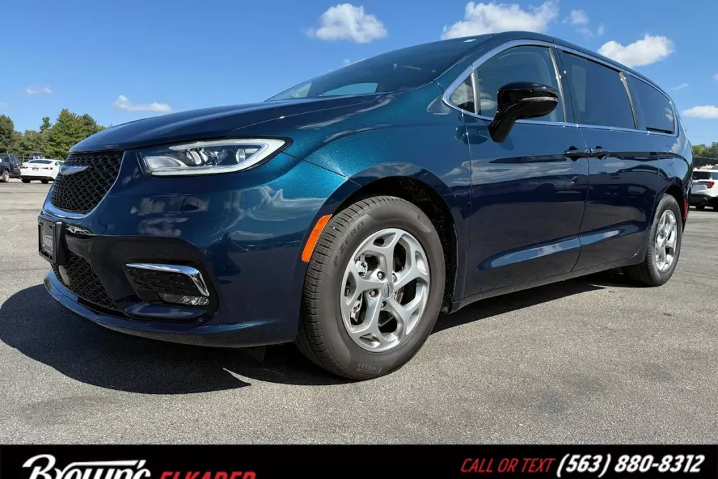 2024 Chrysler Pacifica Limited photo 1