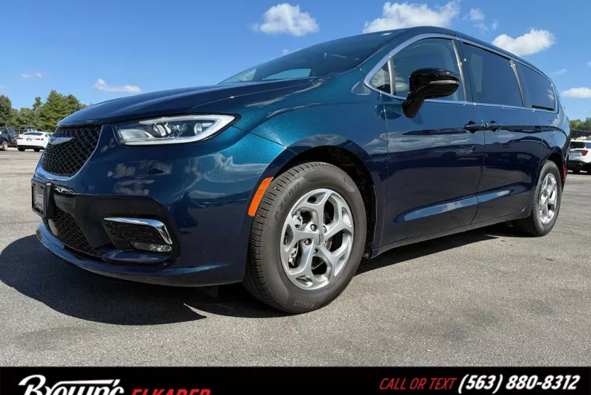 2024 Chrysler Pacifica Limited photo 1