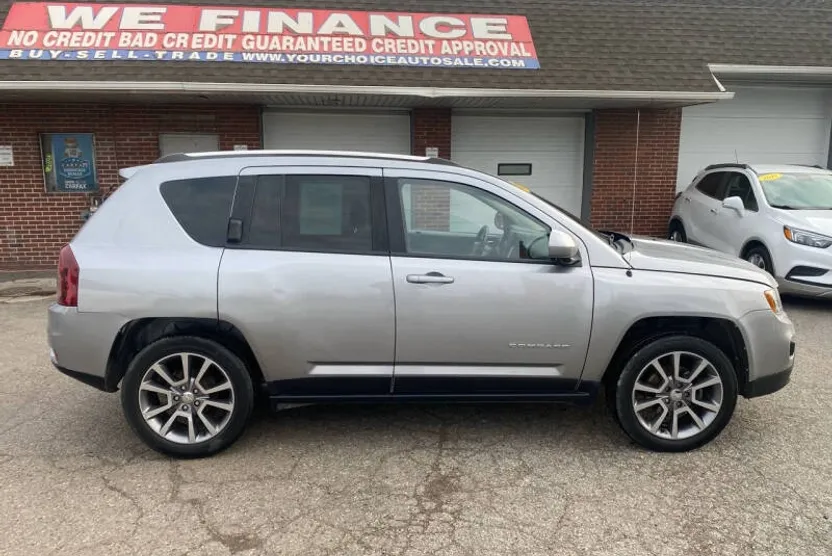 2017 Jeep Compass Latitude photo 1
