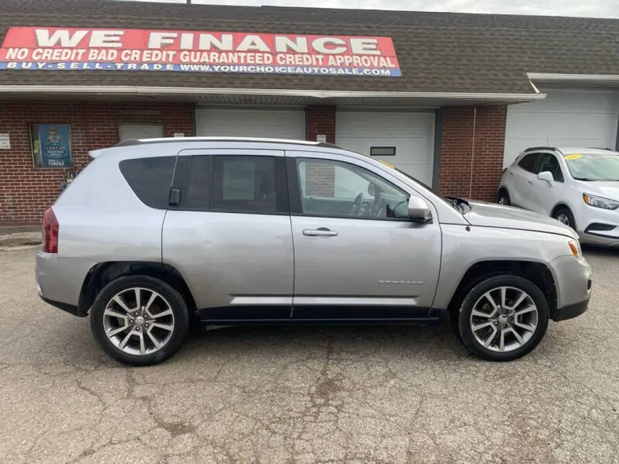 2017 Jeep Compass Latitude photo 1