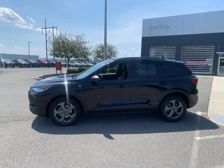 2025 Ford Escape ST-Line photo 1