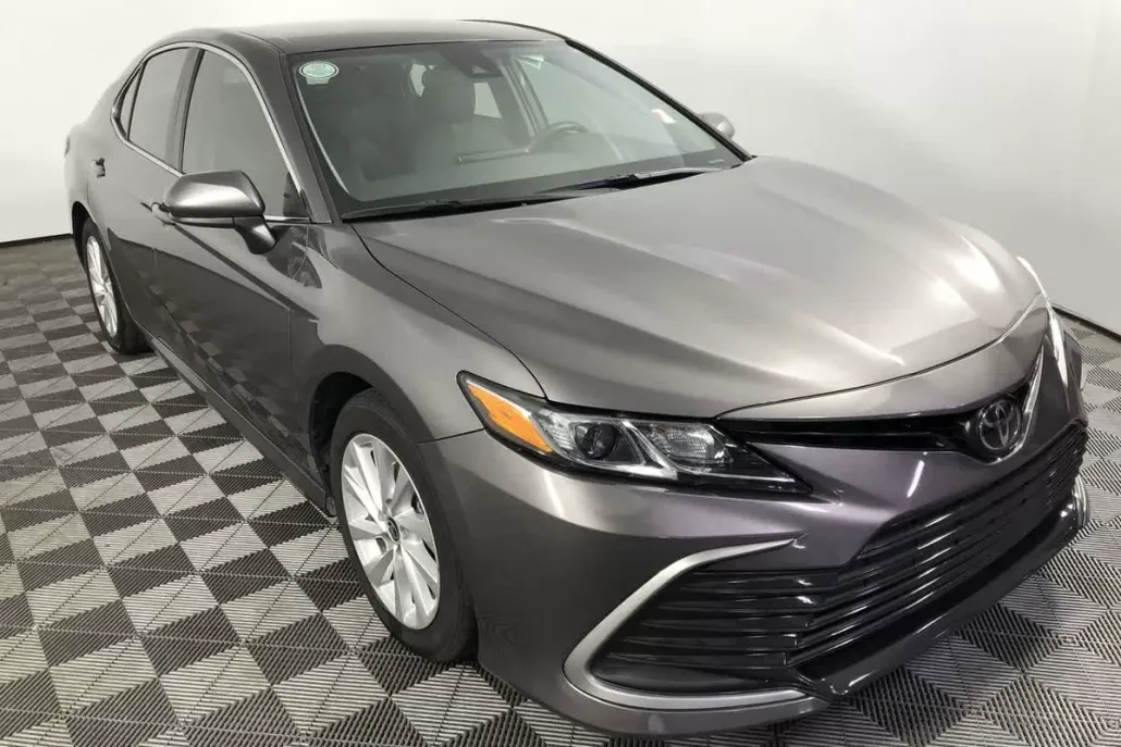 2023 Toyota Camry LE photo 1