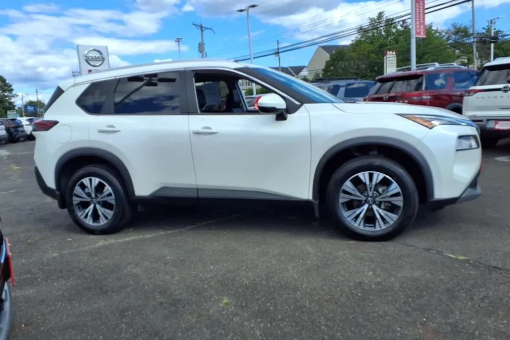 2023 Nissan Rogue SV photo 1