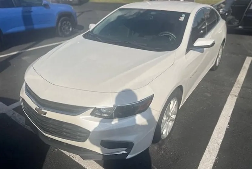 2016 Chevrolet Malibu 1LT photo 1
