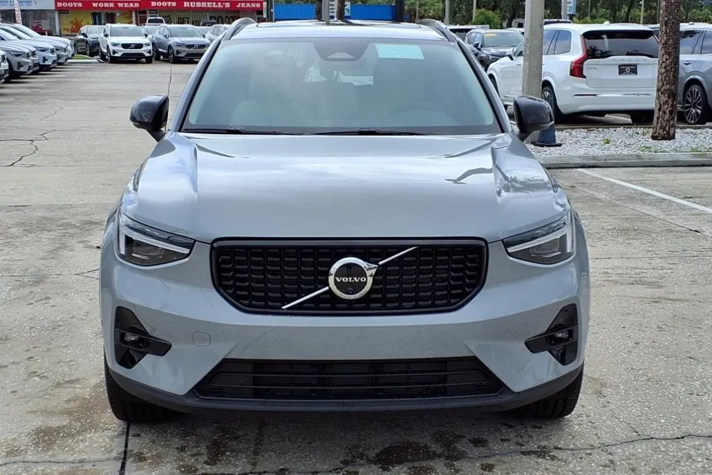 2026 Volvo XC40 Plus photo 1