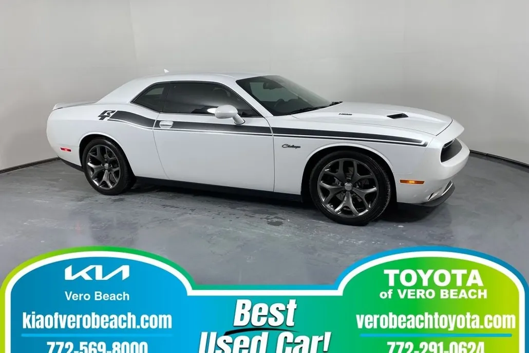 2015 Dodge Challenger SXT Plus photo 1
