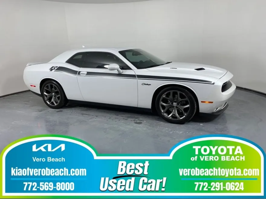 2015 Dodge Challenger SXT Plus photo 1