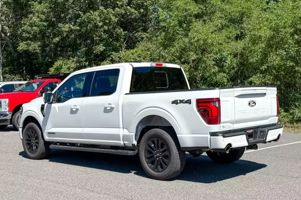 2025 Ford F-150 Lariat photo 1