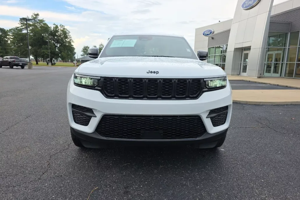 2024 Jeep Grand Cherokee Altitude photo 1