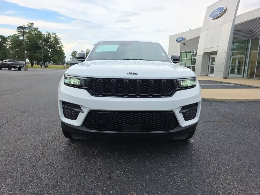 2024 Jeep Grand Cherokee Altitude photo 1
