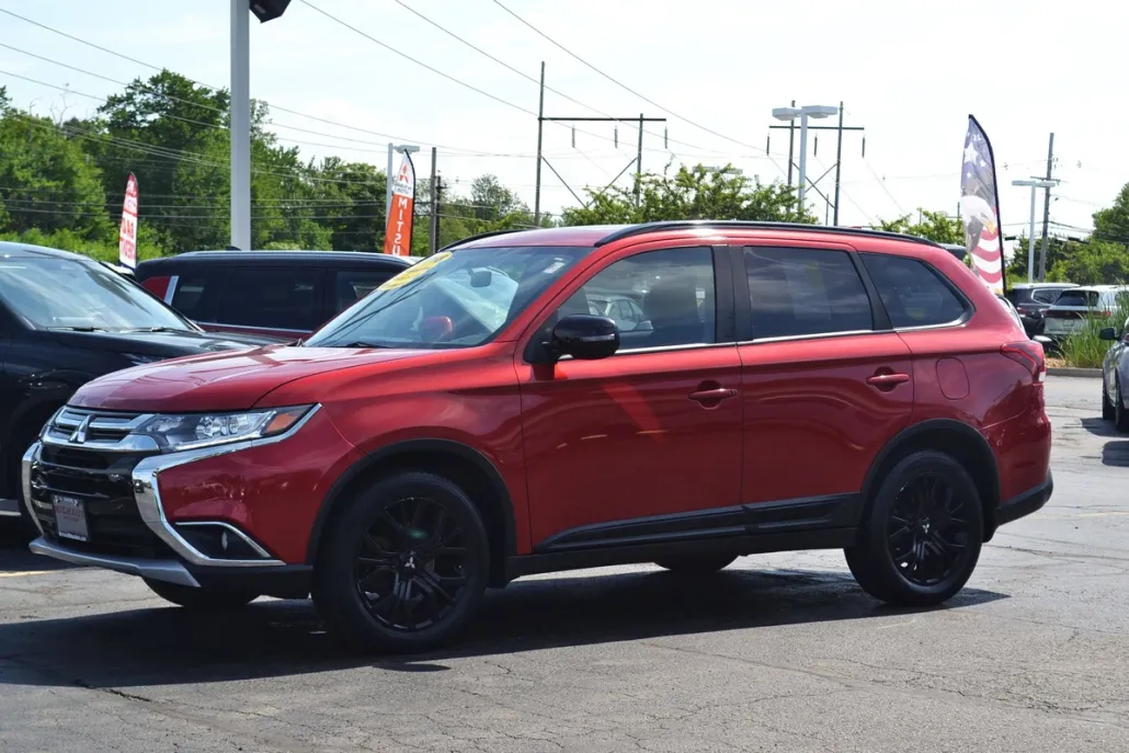 2018 Mitsubishi Outlander LE photo 1