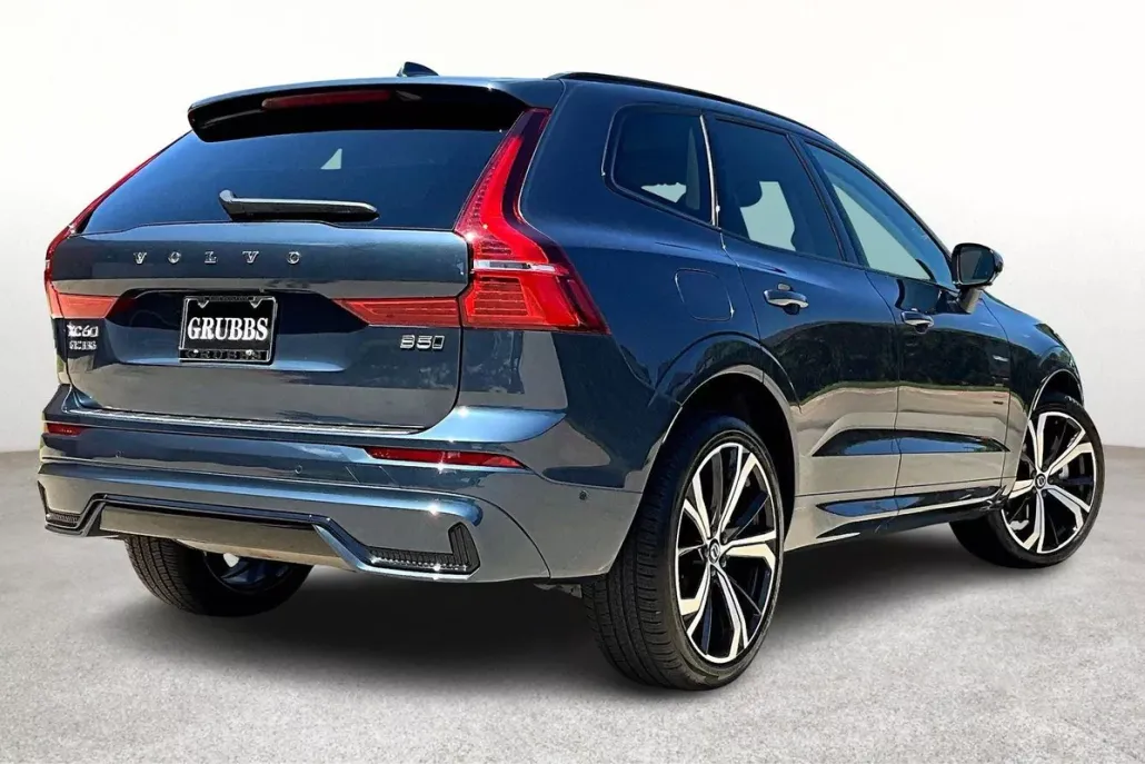 2025 Volvo XC60 B5 photo 1
