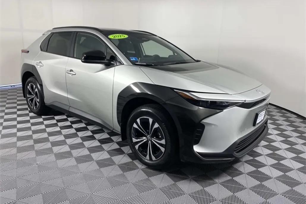2025 Toyota bZ4X XLE photo 1