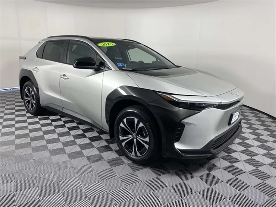 2025 Toyota bZ4X XLE photo 1