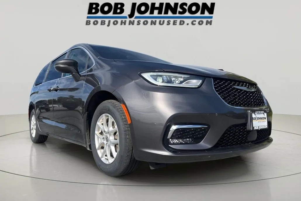 2022 Chrysler Pacifica Touring L photo 1