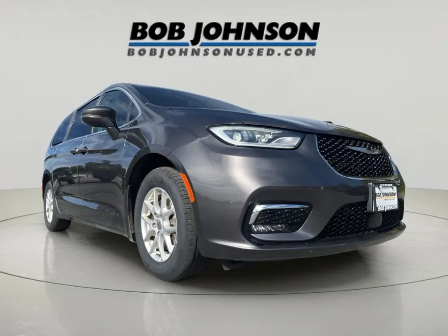 2022 Chrysler Pacifica Touring L photo 1