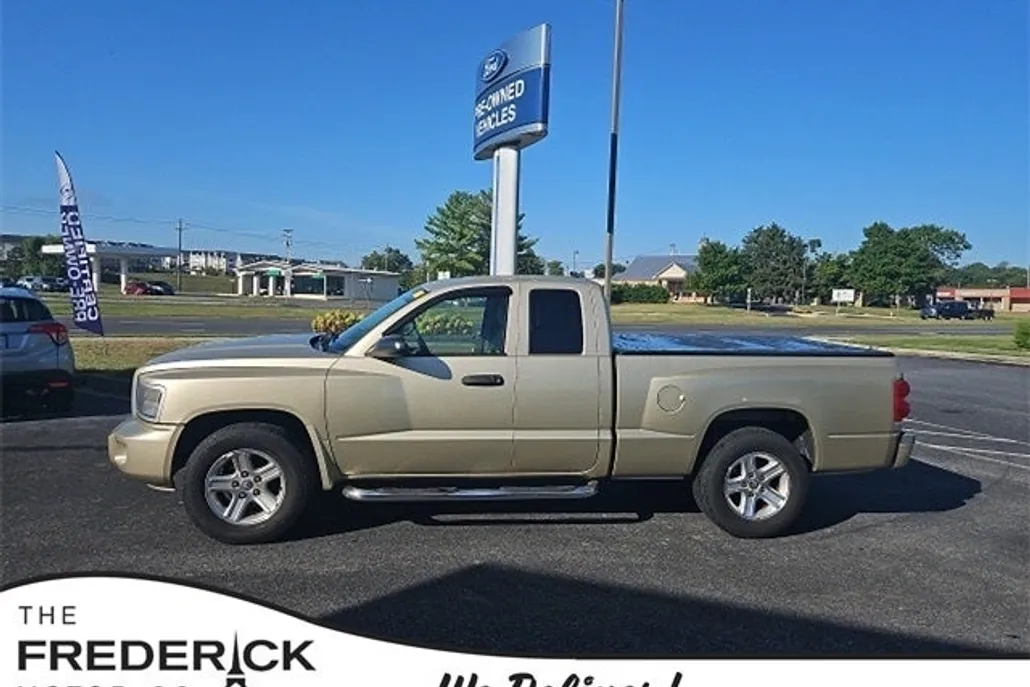 2011 Dodge Dakota SXT SLT photo 1