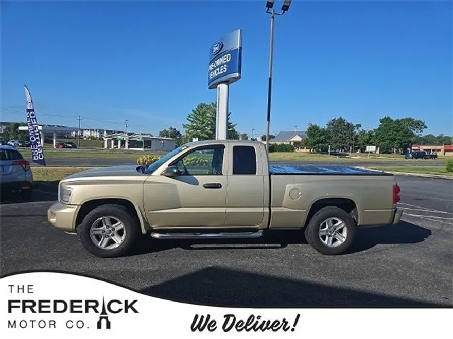 2011 Dodge Dakota SXT SLT photo 1