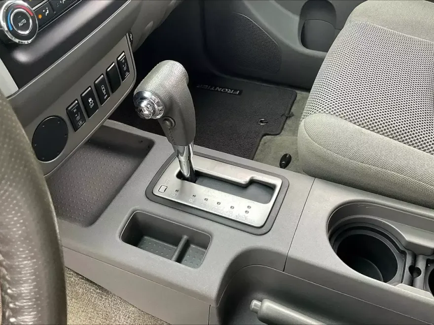 2017 Nissan Frontier SV photo 14