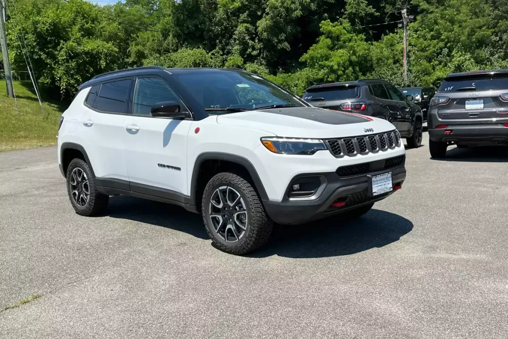2024 Jeep Compass Trailhawk photo 1