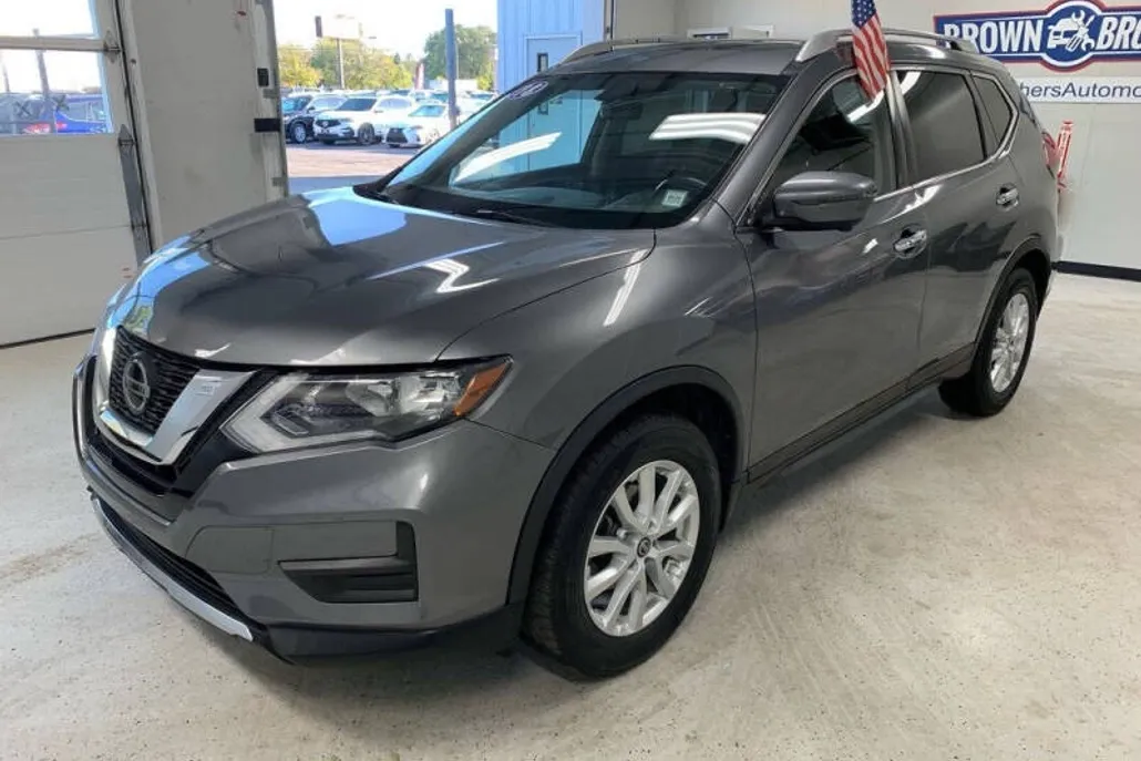 2018 Nissan Rogue SV photo 1