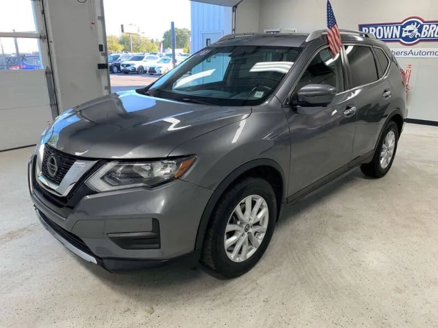 2018 Nissan Rogue SV photo 1