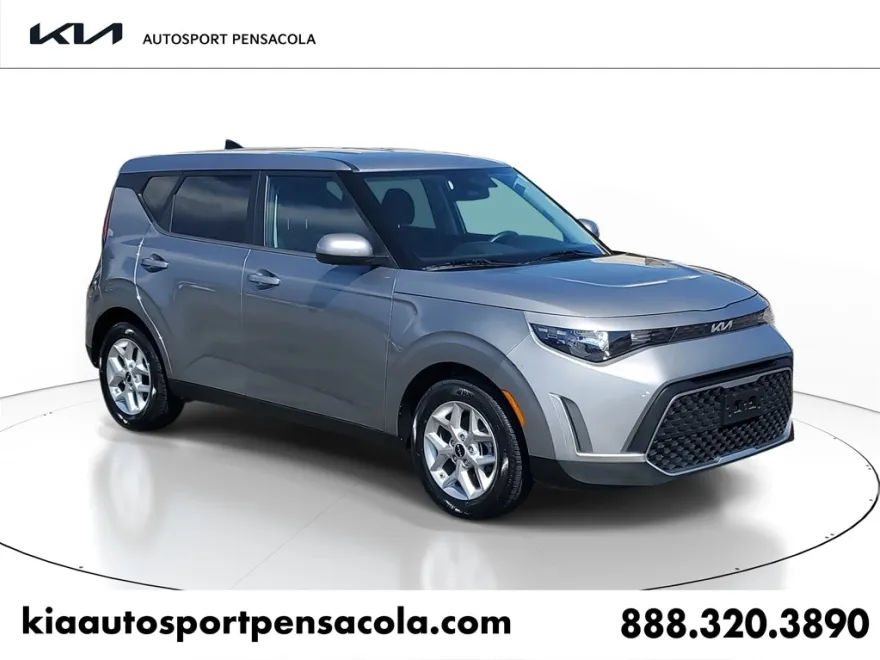 2024 Kia Soul LX photo 1
