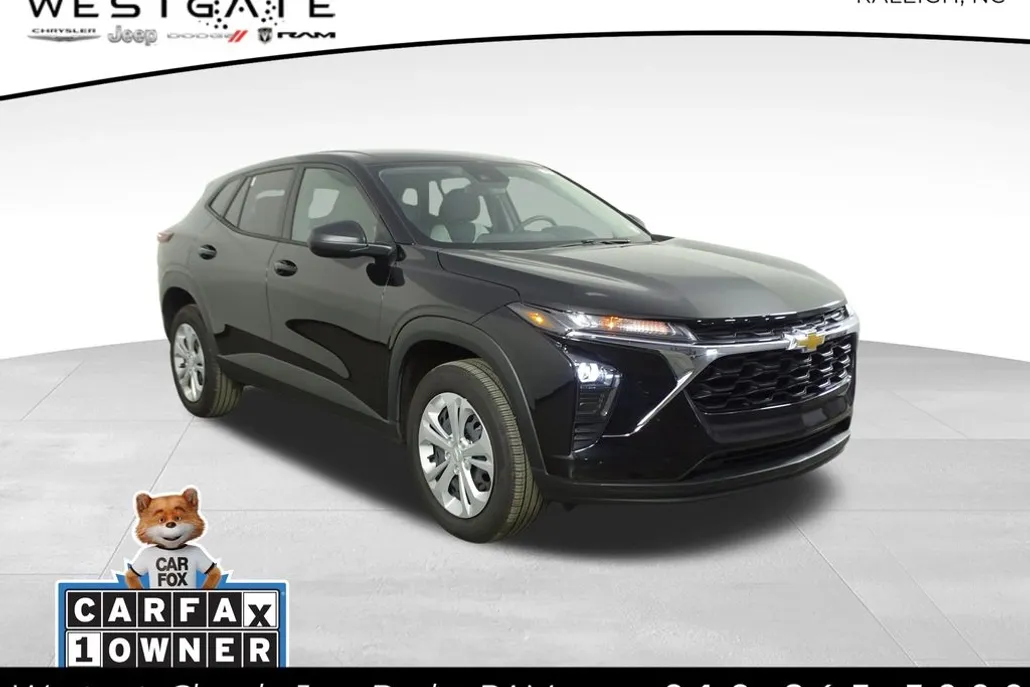 2025 Chevrolet Trax LS photo 1