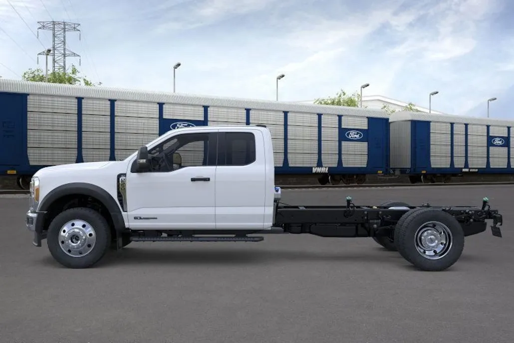 2026 Ford F-550 photo 1