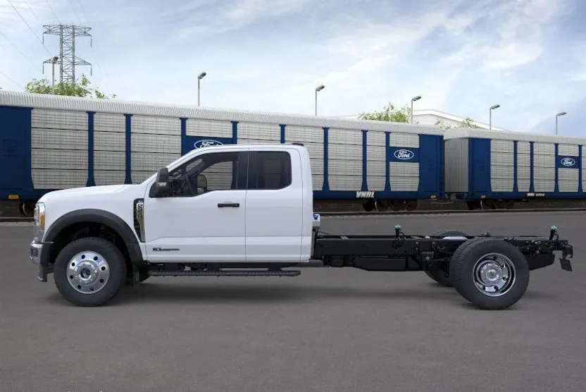 2026 Ford F-550 photo 1