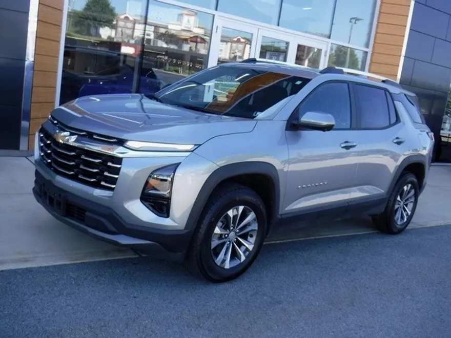 2025 Chevrolet Equinox LT photo 1