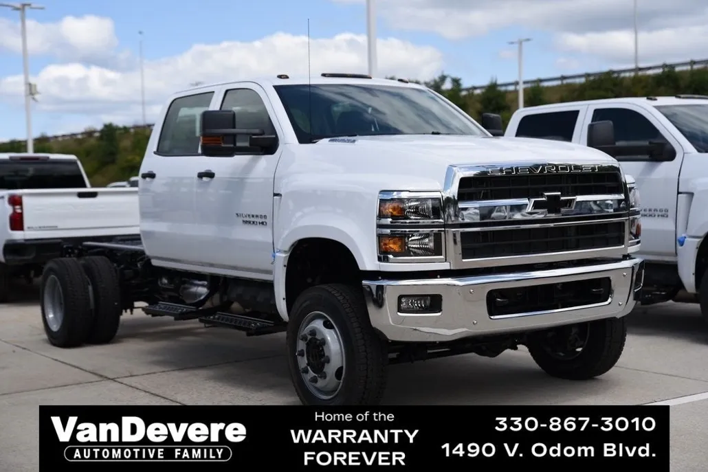 2024 Chevrolet Silverado 5500HD Work Truck photo 1