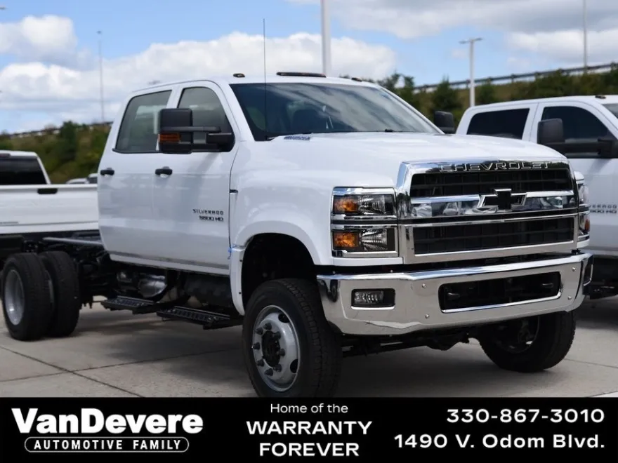 2024 Chevrolet Silverado 5500HD Work Truck photo 1
