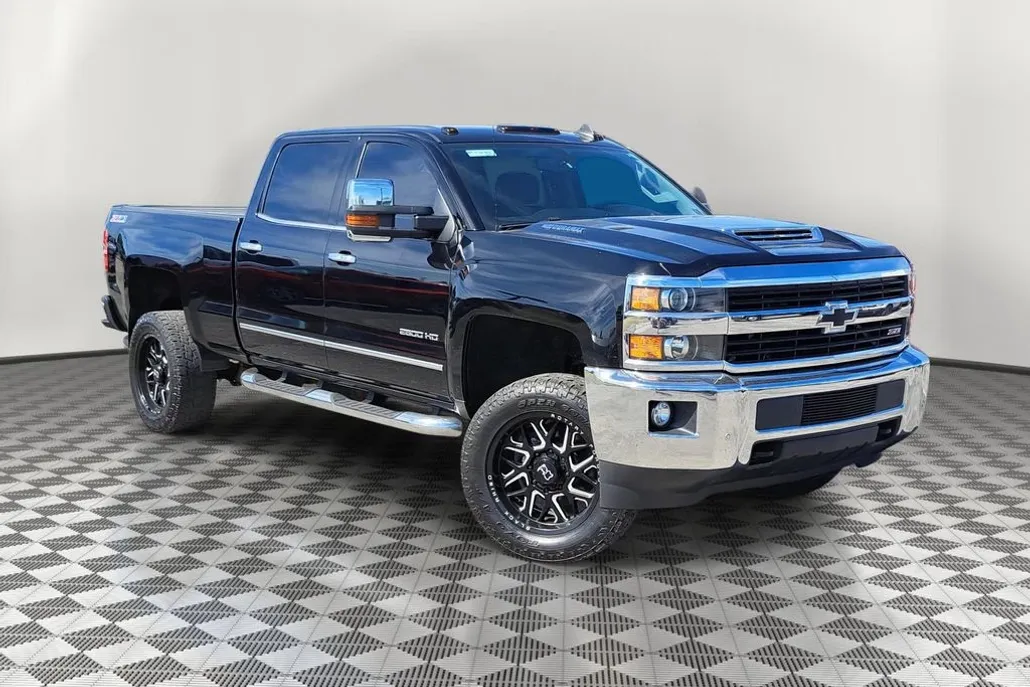 2017 Chevrolet Silverado 2500HD LTZ photo 1