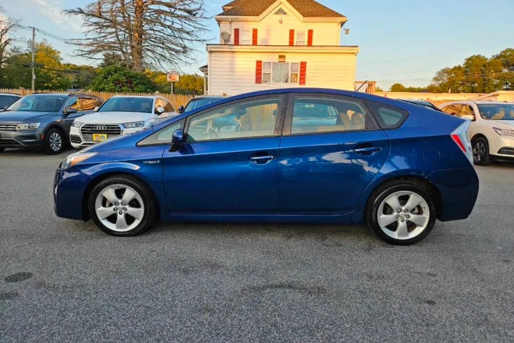 2010 Toyota Prius V photo 1